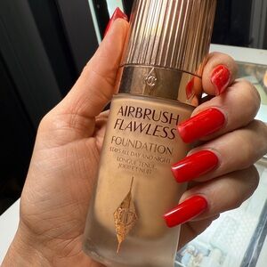 Charlotte Tilbury Airbrush Flawless Foundation - 5.5 neutral